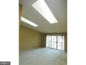 12 Holly Ct in Trenton, NJ - Foto de edificio - Building Photo