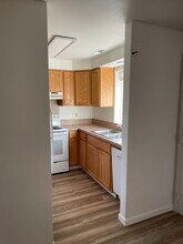 1320 SW Apperson St in McMinnville, OR - Building Photo - Building Photo