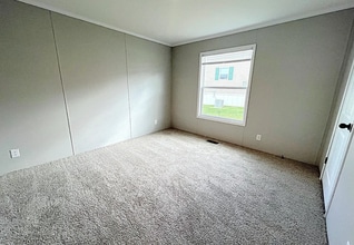 6588 N Hampshire Dr in Holly, MI - Foto de edificio - Building Photo