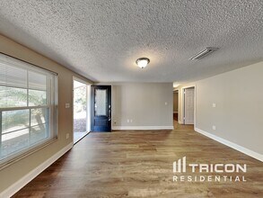 1017 Jadewood Ave in Clearwater, FL - Building Photo - Building Photo