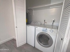 9003 W Elm St, Unit 8 in Phoenix, AZ - Building Photo - Building Photo