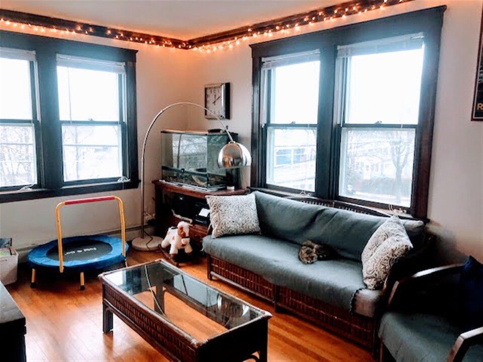 52 Foskett St, Unit 2 in Somerville, MA - Building Photo