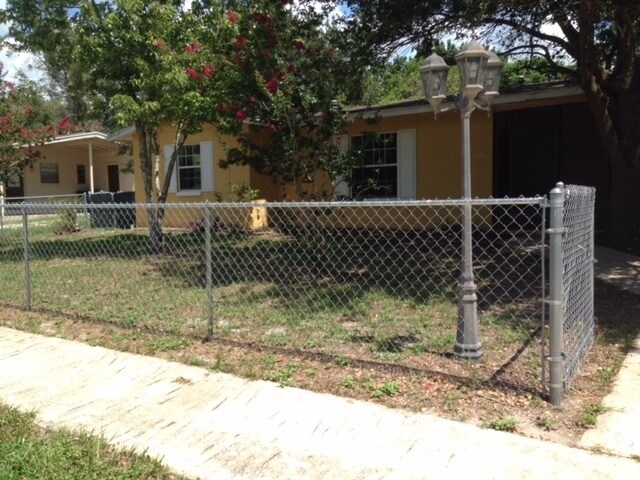 2551 Sable Ave in Deltona, FL - Building Photo