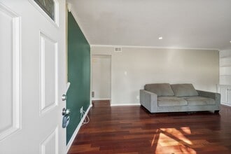 8732 Loch Lea Ln in Louisville, KY - Building Photo - Building Photo
