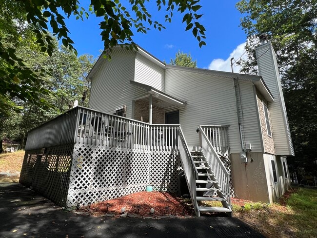 368 Upper Wild Acrs Dr in Dingmans Ferry, PA - Building Photo - Building Photo