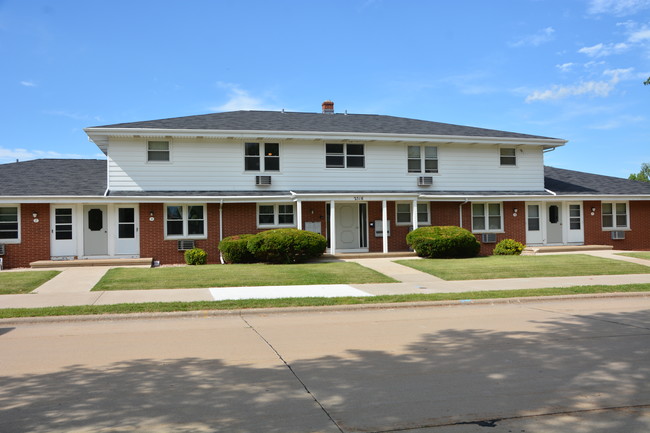 Matthias Court Apartments in Appleton, WI - Foto de edificio - Building Photo