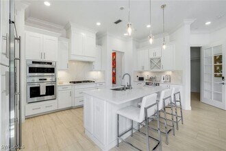 16374 Viansa Wy in Naples, FL - Building Photo - Building Photo