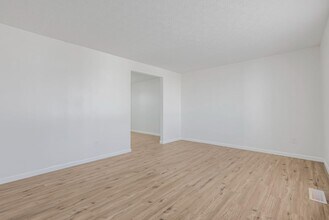 874 Hilton Dr in Reynoldsburg, OH - Building Photo - Building Photo