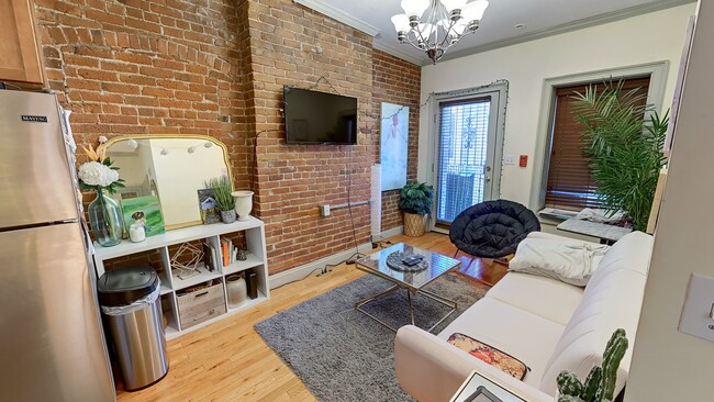 531 Newbury St in Boston, MA - Building Photo - Building Photo