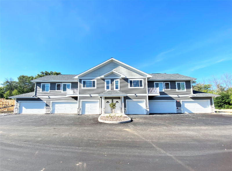214 S 6th St in Waterford, WI - Building Photo
