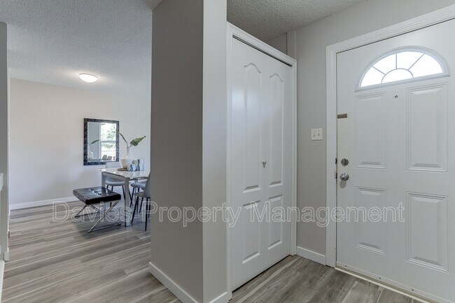 7032 Mill Woods Rd S in Edmonton, AB - Building Photo - Building Photo