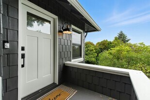 5020 Golden Gate Ave in Oakland, CA - Building Photo