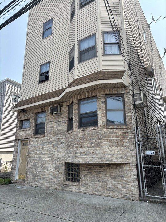 82 Prospect Ave in Bayonne, NJ - Building Photo