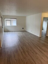 2554-2560-2560 NE Hoyt St in Portland, OR - Building Photo - Building Photo