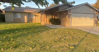 8924 Ponderosa Ave in Bakersfield, CA - Building Photo
