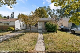 21222 Atlantic Ave in Warren, MI - Building Photo