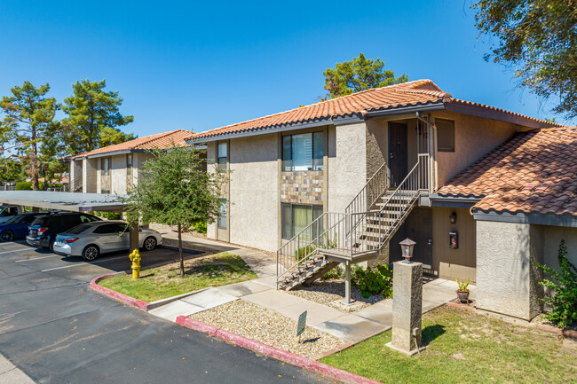 La Tierra Apartments in Tempe, AZ - Building Photo - Primary Photo