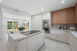 5211 Granada Blvd in Coral Gables, FL - Building Photo - Building Photo