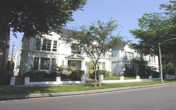 133 S Crescent Dr in Beverly Hills, CA - Foto de edificio - Building Photo