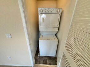 8697 Roping Rodeo Ave in Las Vegas, NV - Foto de edificio - Building Photo