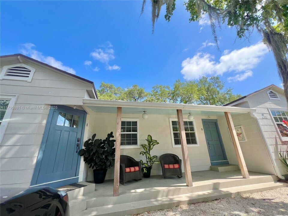 315 NE 110th St in Miami, FL - Building Photo