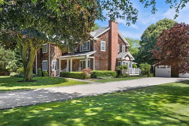 50 Narrow Ln in Southampton, NY - Building Photo - Building Photo