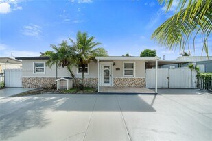 845 NW 2nd St in Florida City, FL - Building Photo