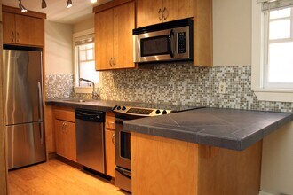 1829 NW Lovejoy St in Portland, OR - Building Photo - Building Photo