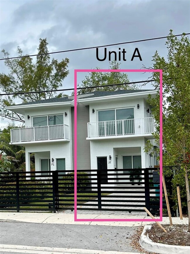 37 NW 70th St in Miami, FL - Building Photo - Building Photo