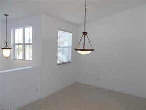 1335 Mariposa Cir-Unit -203 in Naples, FL - Foto de edificio - Building Photo