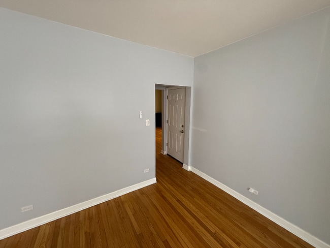 7204 S Cornell Ave in Chicago, IL - Foto de edificio - Building Photo