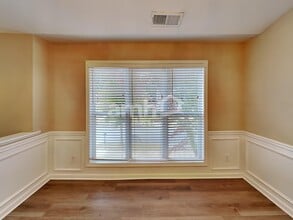 1996 Peach Shoals Cir in Dacula, GA - Foto de edificio - Building Photo