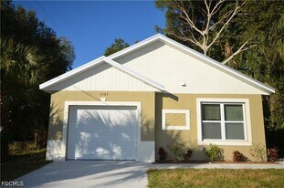 3303 Armstrong Ct in Ft. Myers, FL - Building Photo