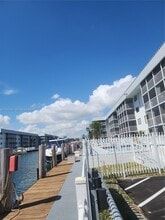 3750 NE 170th St in North Miami Beach, FL - Foto de edificio - Building Photo