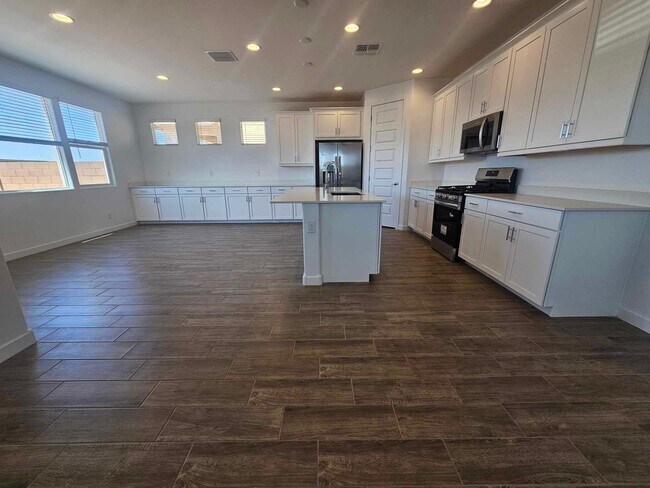 8339 E Petunia Ave in Mesa, AZ - Building Photo - Building Photo