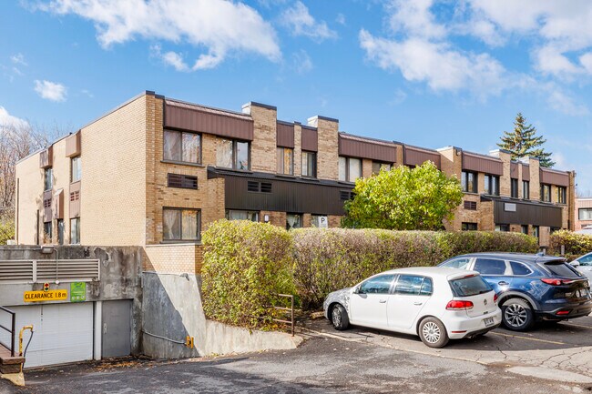 6757 Louis-Pasteur Ch in Côte-St-Luc, QC - Building Photo - Building Photo