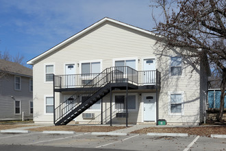 Clear Creek Village in Fayetteville, AR - Foto de edificio - Building Photo