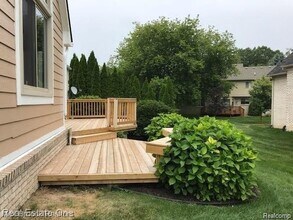 37899 McKenzie Ct in Farmington Hills, MI - Building Photo - Building Photo