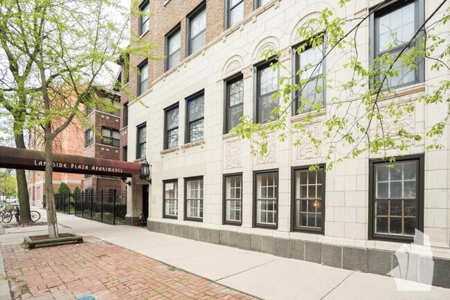 820 W Lakeside Pl, Unit 510 in Chicago, IL - Foto de edificio - Building Photo