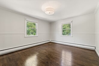 48 Meyer Pl in Riverside, CT - Building Photo - Building Photo