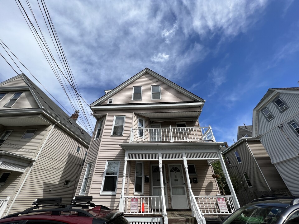 24 Ellington Rd, Unit #3 in Somerville, MA - Foto de edificio