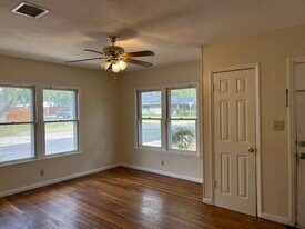 1802 Vine St in Georgetown, TX - Building Photo