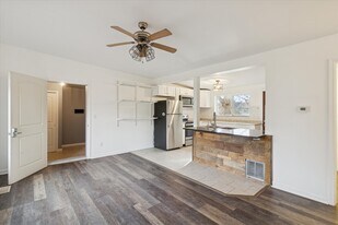 671 W Clark Rd, Unit 1 in Ypsilanti, MI - Building Photo