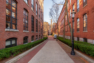 Market Mill in Lowell, MA - Foto de edificio - Building Photo