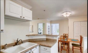 33020 10th Ave SW, Unit Y101 in Federal Way, WA - Building Photo - Building Photo