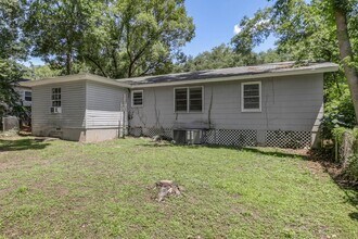 1621 Mayhew St in Tallahassee, FL - Building Photo - Building Photo