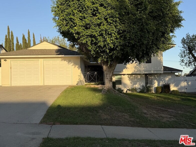 9558 Swinton Ave in Los Angeles, CA - Building Photo
