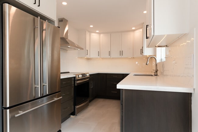 10242 32nd Ave SW, Unit A in Seattle, WA - Foto de edificio - Building Photo