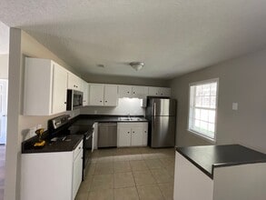 1221 Jubail Dr in Hinesville, GA - Building Photo - Building Photo