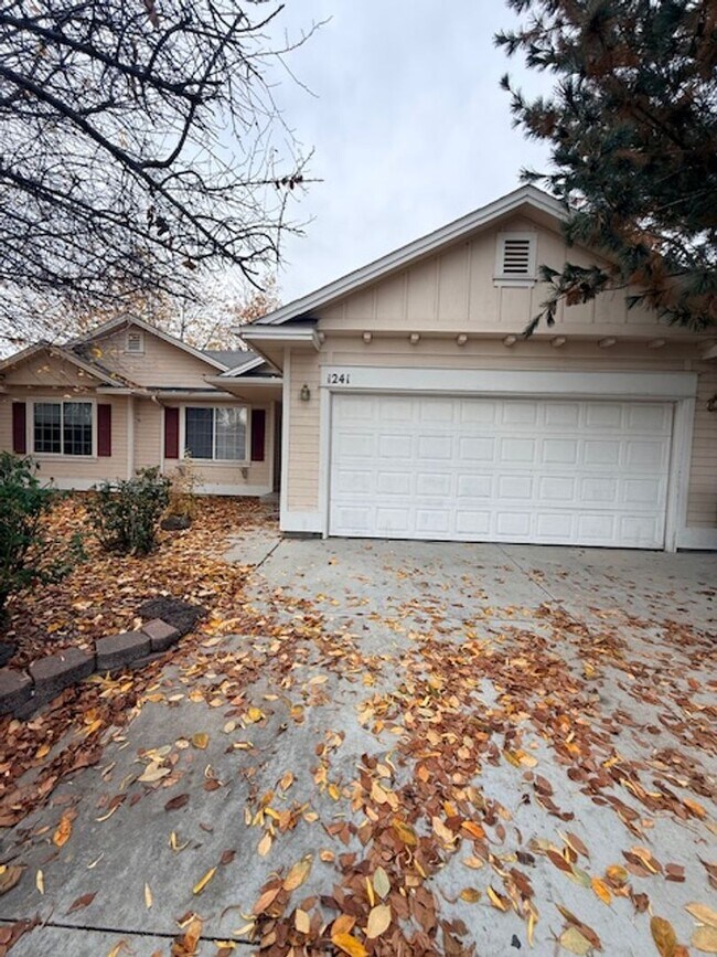 1241 N Cathy Ave-Unit -1 in Meridian, ID - Building Photo - Building Photo